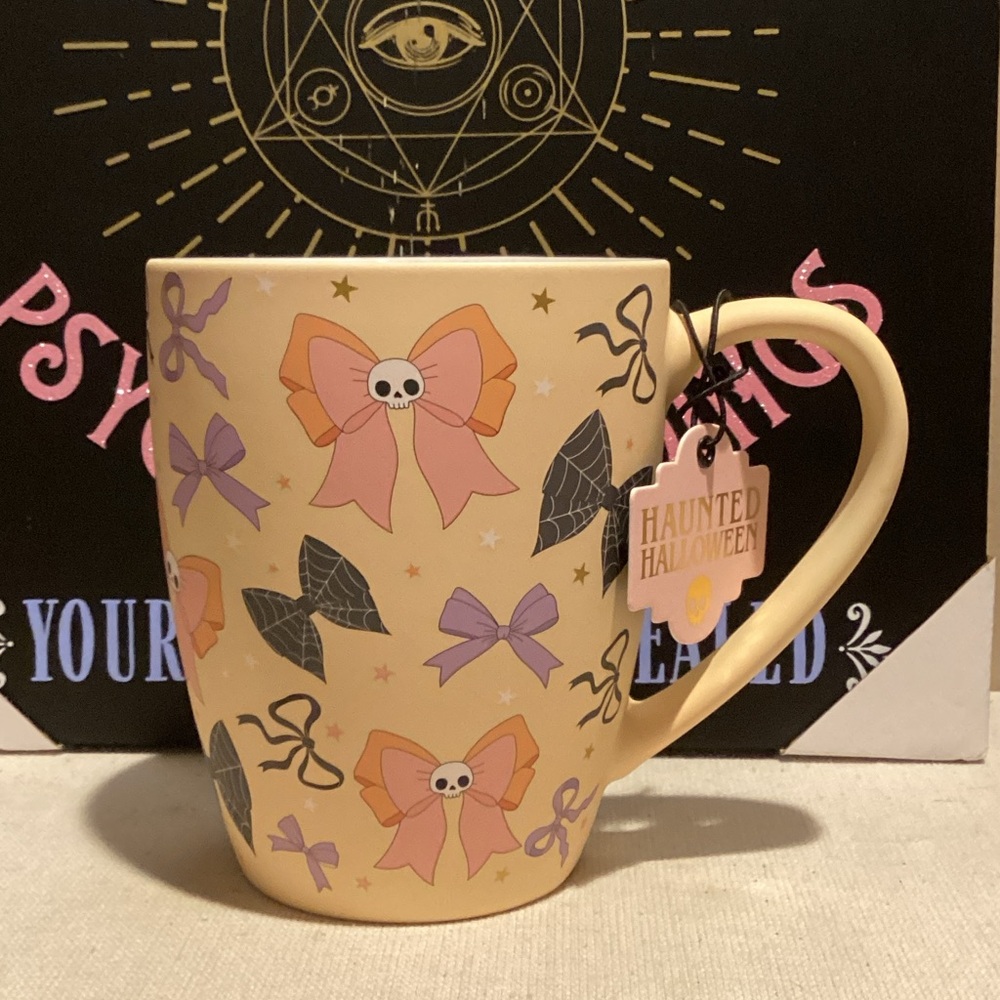 NWT Halloween Bows & Skulls Coffee Mug ☠️🎀